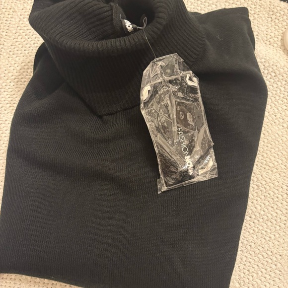Fashion Nova Black & White preppy Style Turtle Neck Sweater Size Medium - Picture 7 of 8